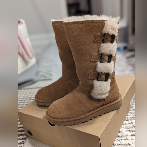 🤎 UGG KLEA BOOTS with Buckles - Picture 9 of 9